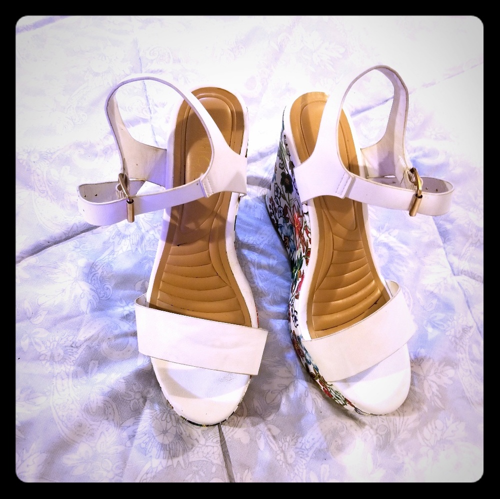 Women's dress shoes